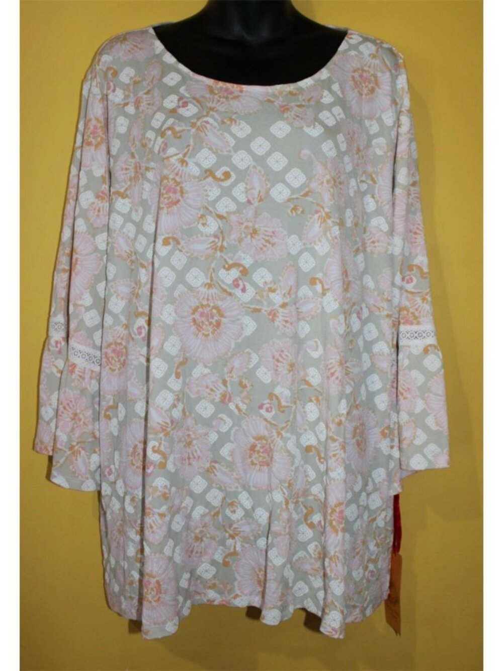 NWT Ruby Rd. 2x Woman Make Me Blush 3/4 Flare Sleeved Blouse Floral Print